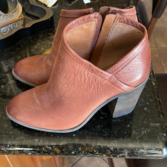 Lucky Brand Booties EUC - Picture 2 of 5